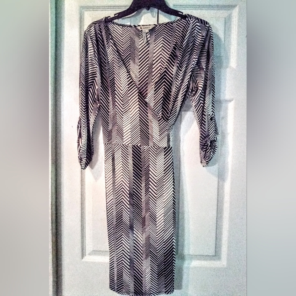 Women's M BCBGeneration Black & White Waist Tie Wraparounds Dress.